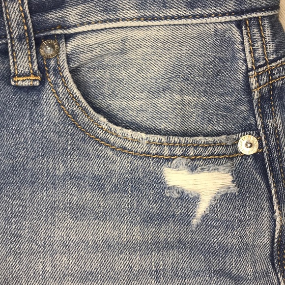 American Eagle Distresses Mom Jean - Picture 2 of 6